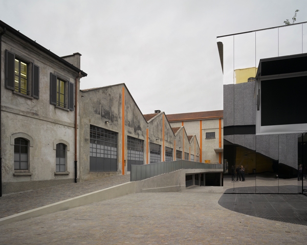 Italcementi and architecture: white concrete for the new venue of  Fondazione Prada. 