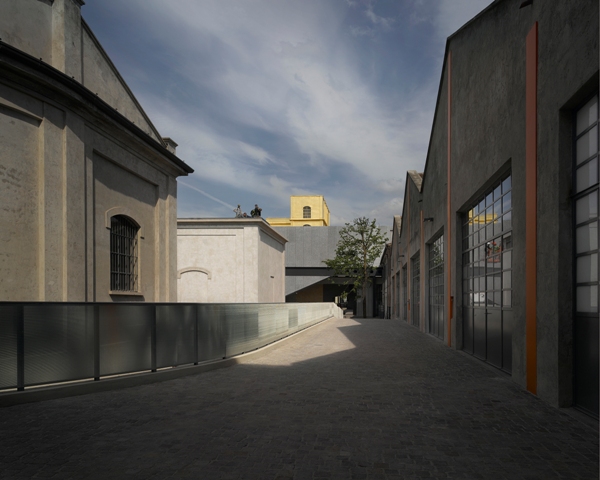 Italcementi and architecture: white concrete for the new venue of  Fondazione Prada. 